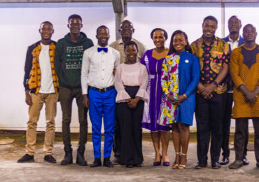 Photo de famille des participants à la rencontre Wikimedia CIV-Honorable Yasmina Ouégnin