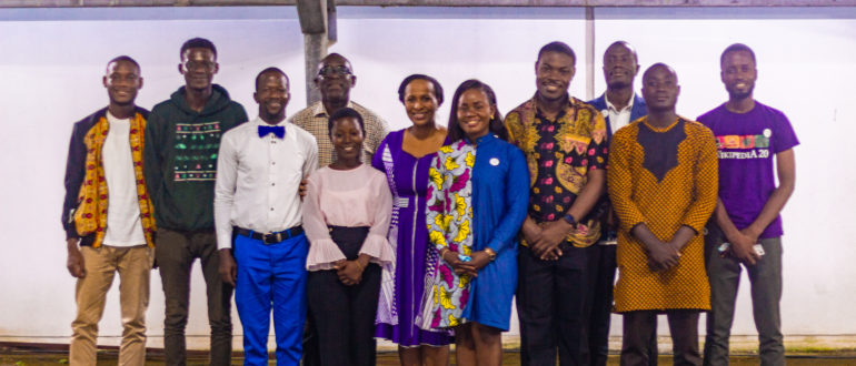 Photo de famille des participants à la rencontre Wikimedia CIV-Honorable Yasmina Ouégnin