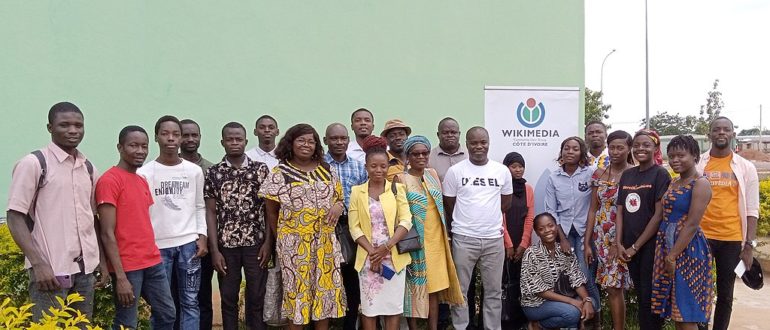 Photo de famille des participants à l'atelier Wikiquote de Daloa