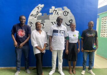 Les membres du bureau exécutif renforcé. de la gauche vers la droite : Donatien : président de WikiCiv Doriane : trésorière générale adjointe Kahou : SG adjoint Mouna : trésorière générale adjointe Didier : SG de WikiCiv