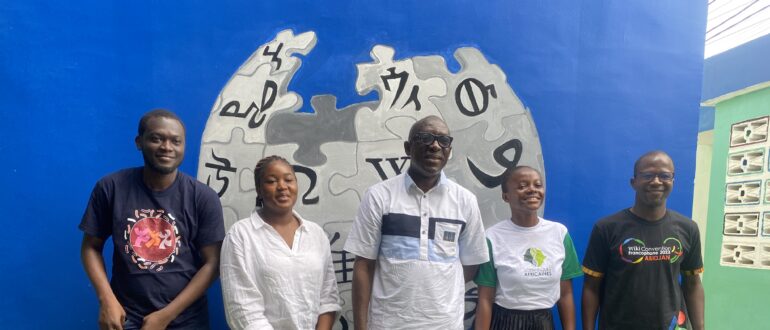 Les membres du bureau exécutif renforcé. de la gauche vers la droite : Donatien : président de WikiCiv Doriane : trésorière générale adjointe Kahou : SG adjoint Mouna : trésorière générale adjointe Didier : SG de WikiCiv