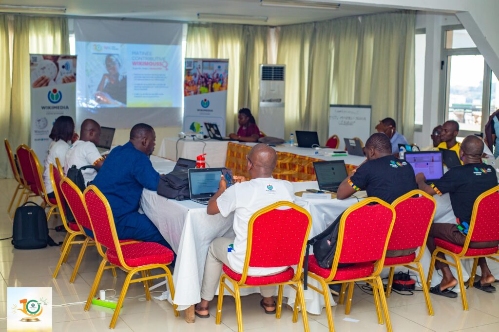 Participants à l'édit-a-thon dédié aux femmes facilité par les femmes lors du Wikick-Off24. 