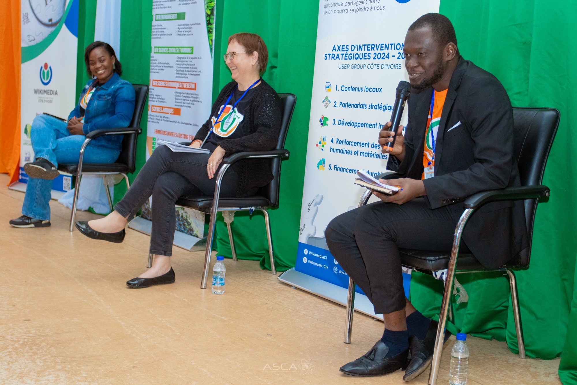 De la droite vers la gauche, Donatien, Florence et Dominique. Les intervenants au panel.