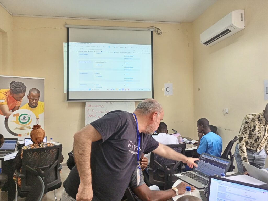 Formation complète sur l'utilisation de Wikispecies, une plateforme collaborative dédiée à la documentation des espèces vivantes par Fabricio.